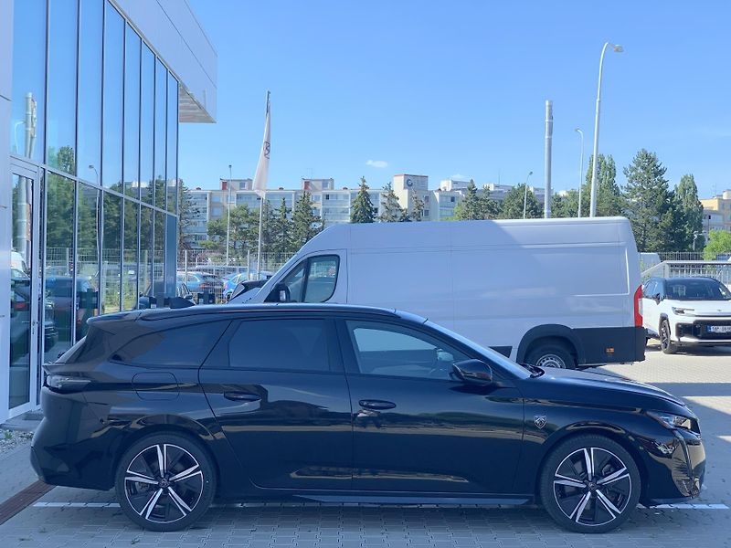 Peugeot 308 SW GT 1.6 PHEV 133kW AT8 - fotka 10 z 33