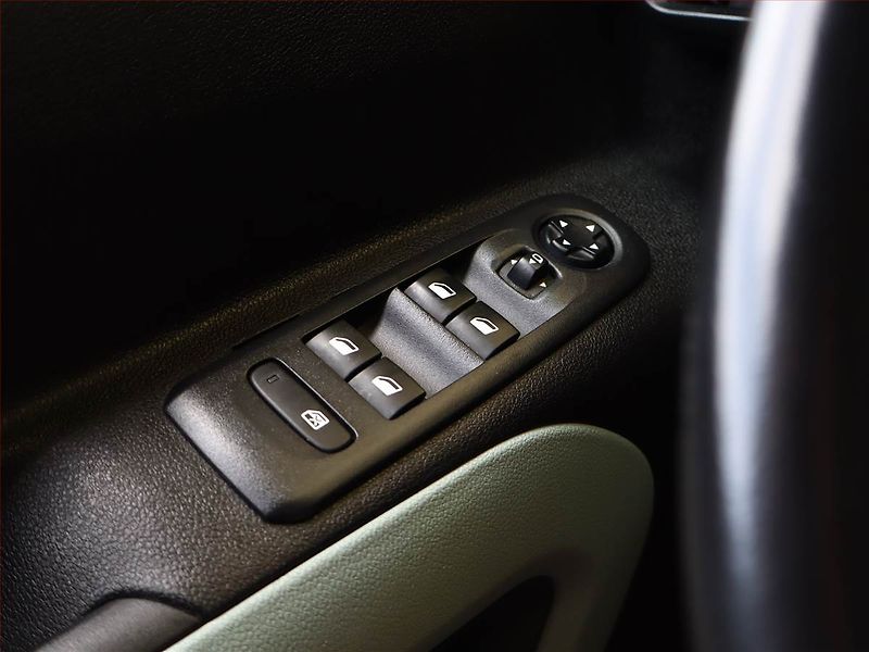 Citroën Berlingo (2020) Feel 1.5 BlueHDi, 5Míst, ČR - fotka 14 z 15