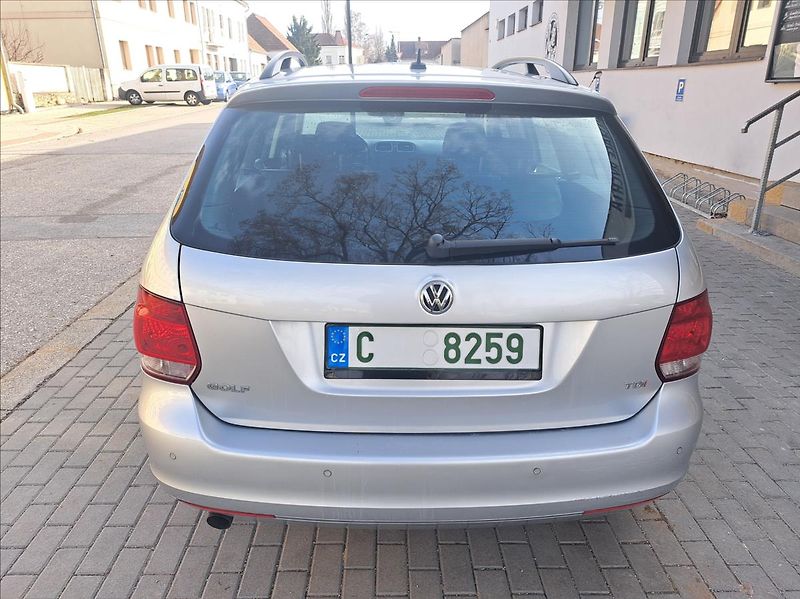 Volkswagen Golf 1,6 TDI Variant - fotka 8 z 43