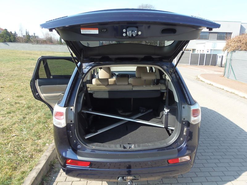 Mitsubishi Outlander (2013) 2.2 Di-D 4x4 AUTOMAT tažné - fotka 12 z 23