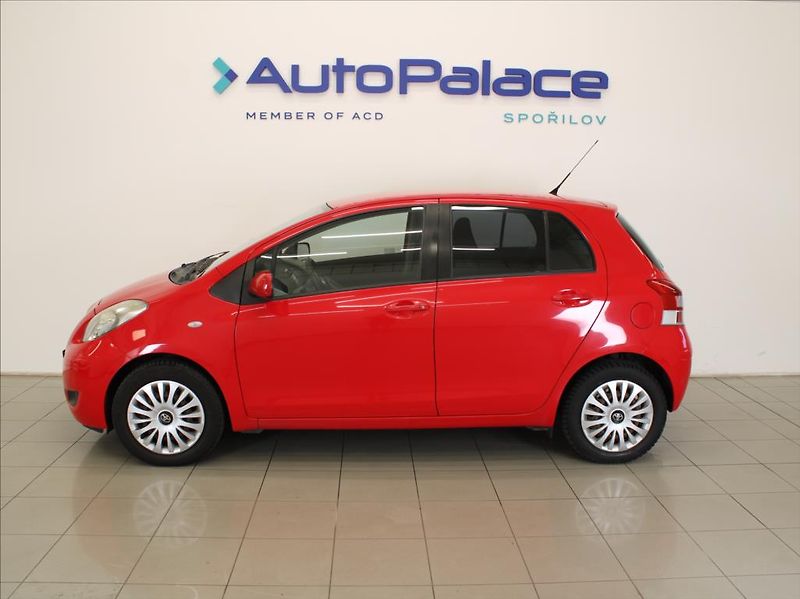 Toyota Yaris 1,3 i 73kW 2.maj.ČR STK - fotka 5 z 16