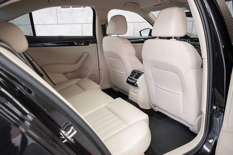 Škoda Superb TDI 147kW L&K 4x4*DPH*ČR 1.MAJ - fotka 12 z 52