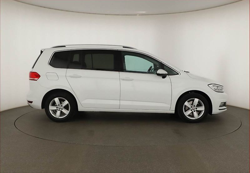 Volkswagen Touran (2016) Highline 2.0 TDI, Automat - fotka 6 z 17