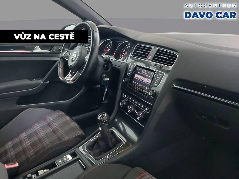 Volkswagen Golf 2,0 TSI GTI Xenon 1.Majitel - fotka 3 z 12