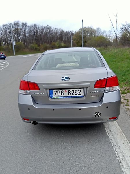 Subaru Legacy (2011) Legacy 2,5i - fotka 8 z 10