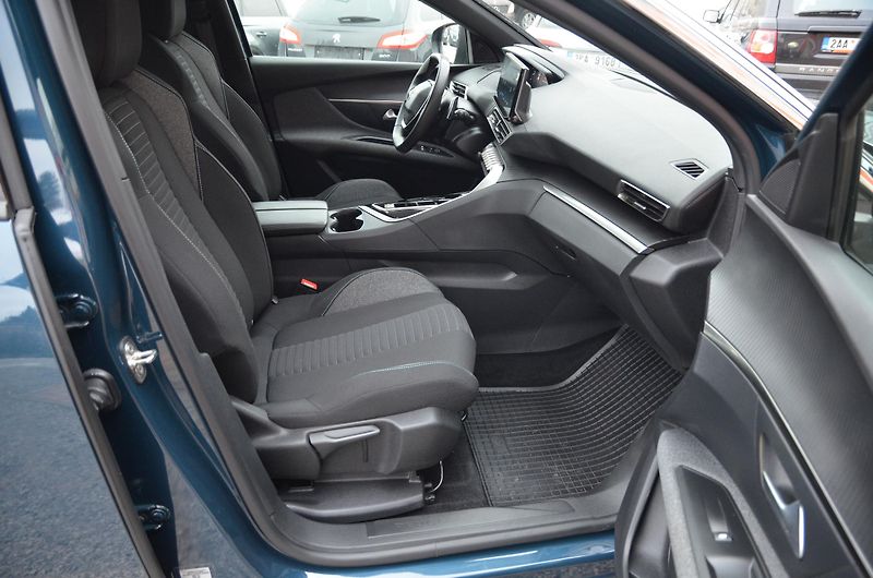 Peugeot 3008 (2023) 1.5 HDi 96kW AT8 Allure / LED - fotka 14 z 38