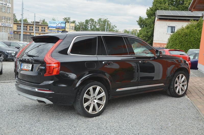 Volvo XC90 (2016) D5 // REZERVOVÁNO // - fotka 6 z 47