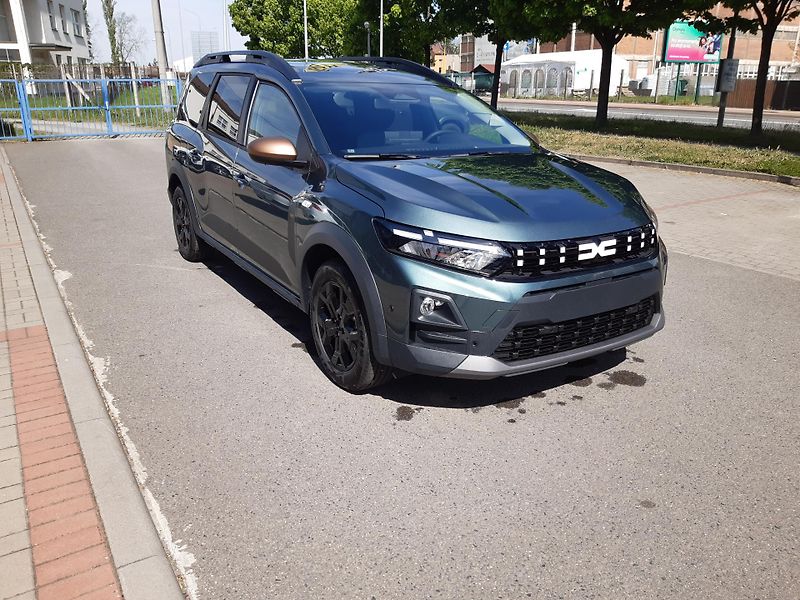 Dacia Jogger (2026) Extreme 1,8 155k HYBRID 7 míst - fotka 2 z 24