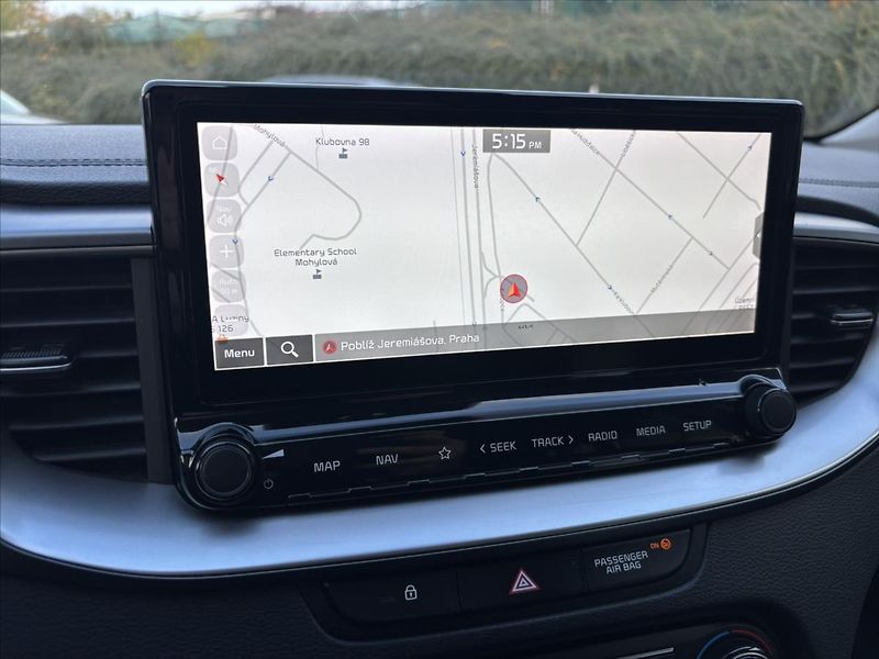Kia Ceed 1,5 TGDi 118kW TOP ZÁRUKA NAVI - fotka 17 z 39