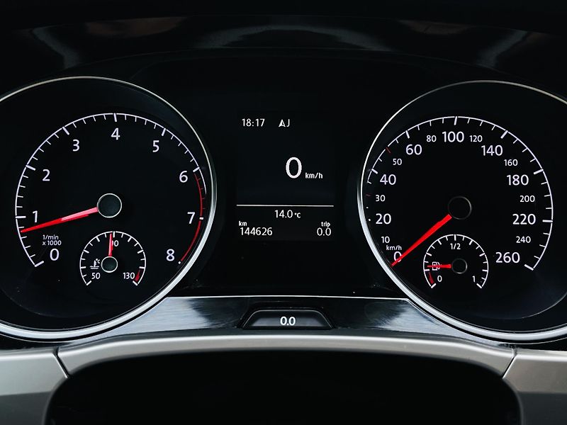 Volkswagen Touran 1.2TSI MANUÁL 7MÍST SERVISKA - fotka 41 z 42