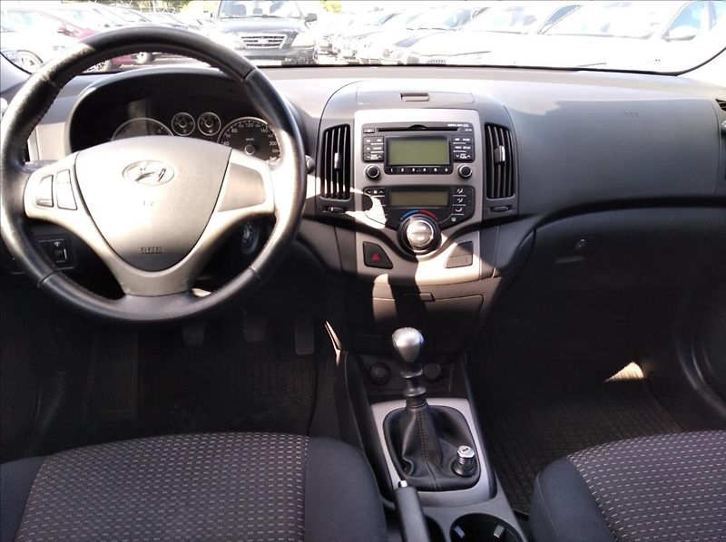 Hyundai i30 1,6 CRDi VGT 66kW Comfort - fotka 10 z 14