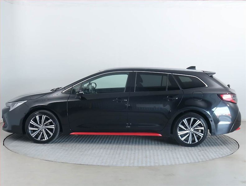 Toyota Corolla (2022) Style 1.8 Hybrid - fotka 3 z 17