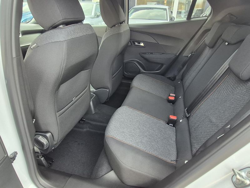 Peugeot 2008 (2026) BUSINESS Hybrid 145 e-DCS6 - fotka 9 z 22