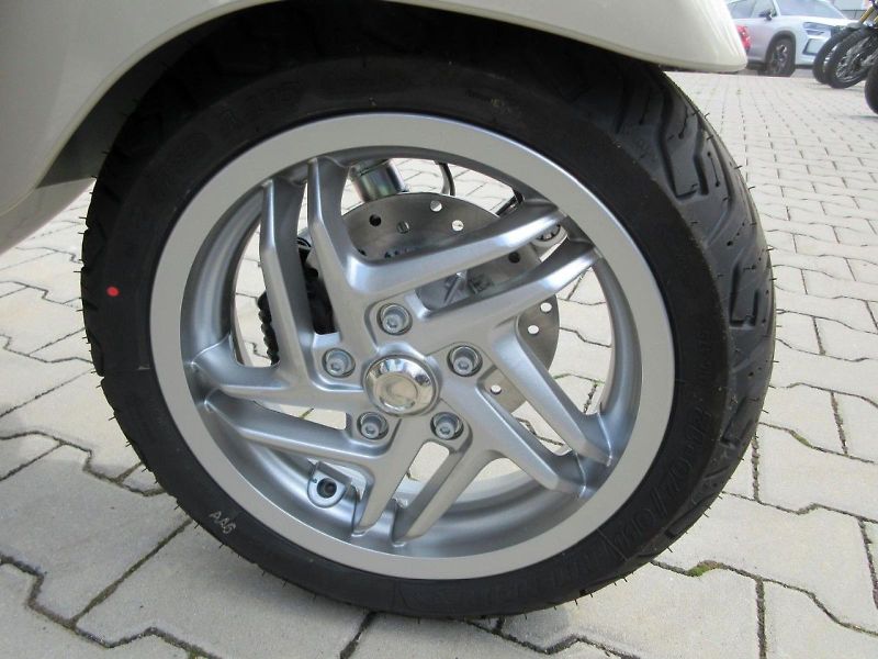 Vespa (2026) Primavera 125 e5+ - fotka 10 z 13