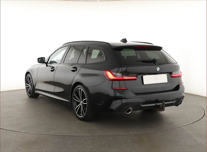 BMW Řada 3 (2020) 320 d xDrive - fotka 4 z 20