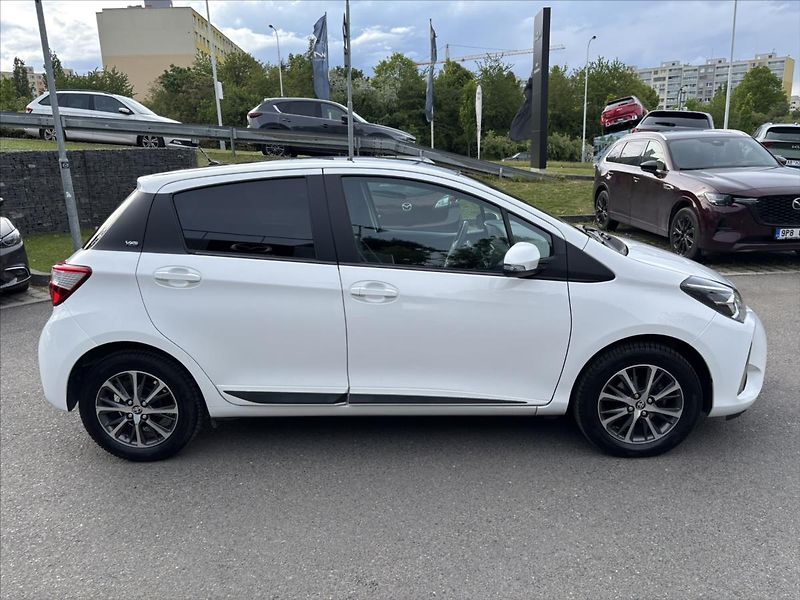 Toyota Yaris 1,5 VVT-i Active KAMERA - fotka 6 z 34