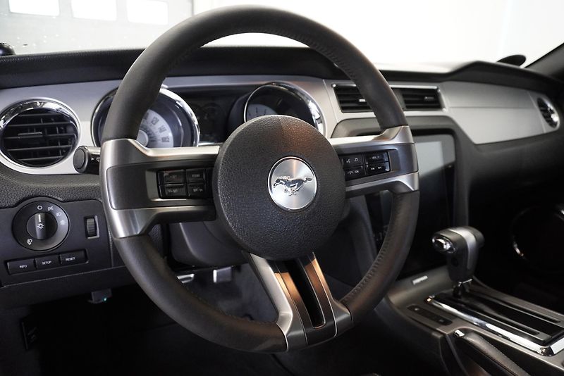Ford Mustang 3.7i V6 REZERVACE - fotka 16 z 38