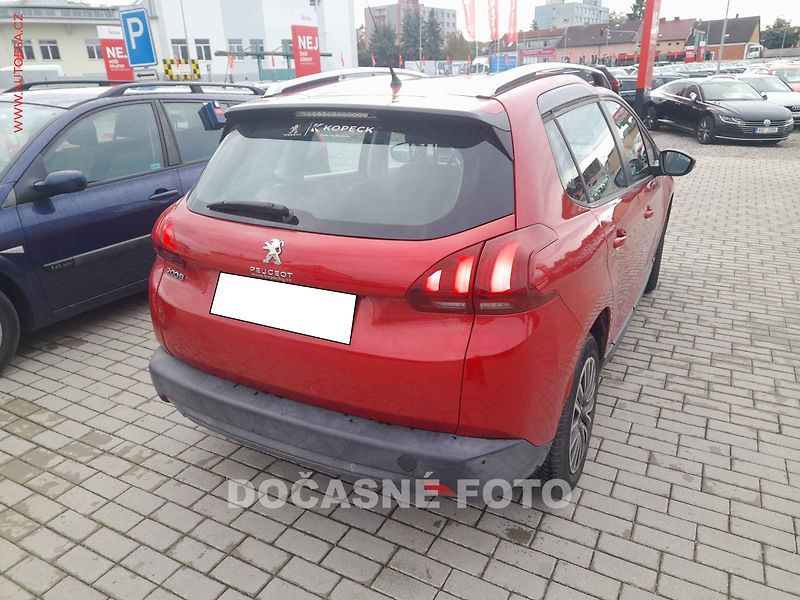Peugeot 2008 (2018) 1.2PT - fotka 2 z 3