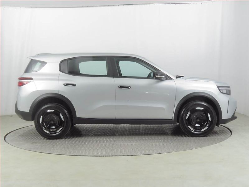 Opel Frontera (2025) 1.2 hybrid - fotka 6 z 17