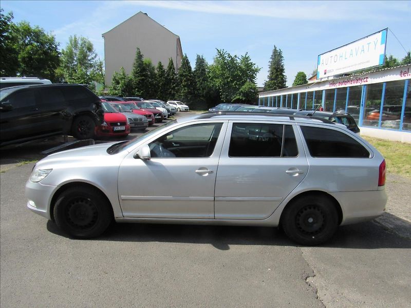 Škoda Octavia 1,6 TDi 77kW Combi - fotka 7 z 27