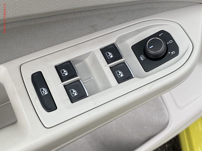 Volkswagen Golf (2020) 2.0 TDi, Life, DSG, šíbr - fotka 11 z 19