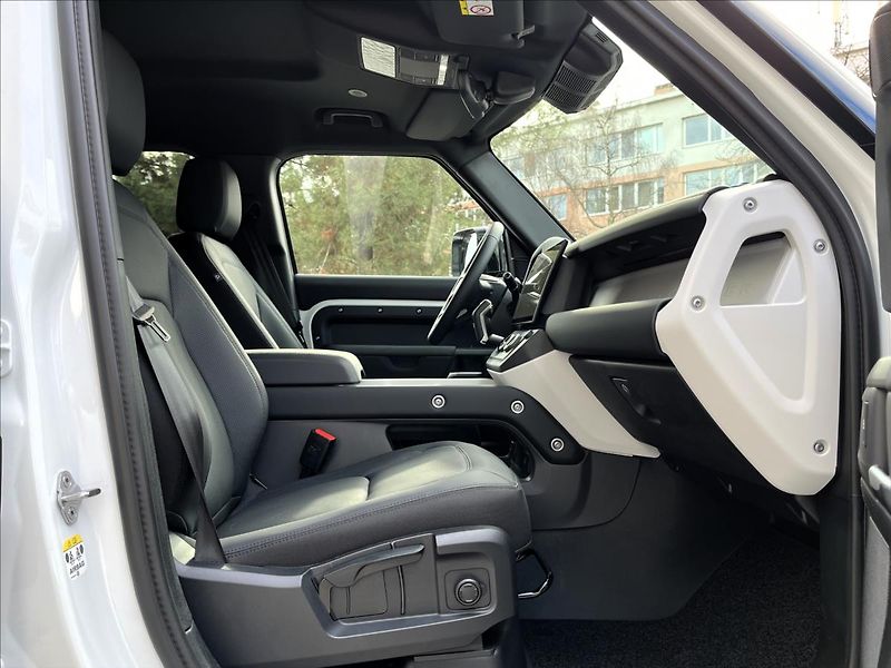 Land Rover Defender (2026) 110 D200 S - fotka 26 z 27
