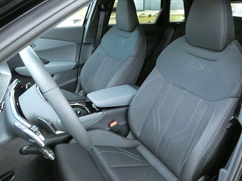 Audi Q3 (2026) S-Line e-hybrid 200 kW - fotka 18 z 29