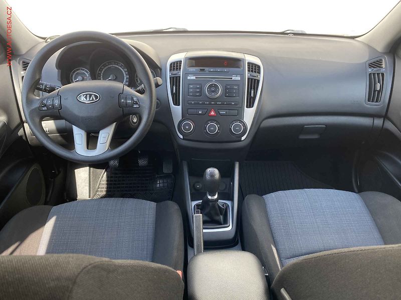 Kia Ceed (2011) 1.4i, ČR, AC, temp. - fotka 8 z 16
