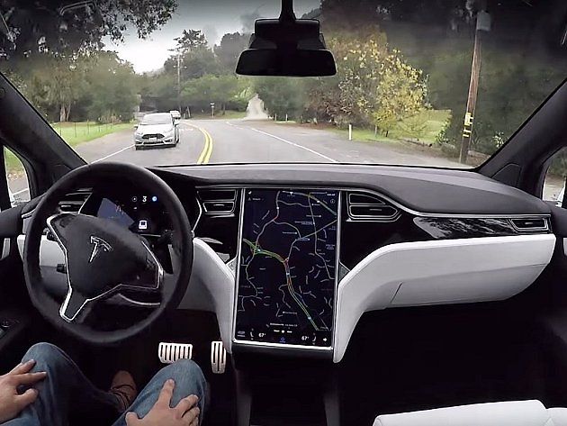 Tesla zveřejnila video, které ukazuje, jak svět vidí její autopilot., zdroj: Tesla Motors