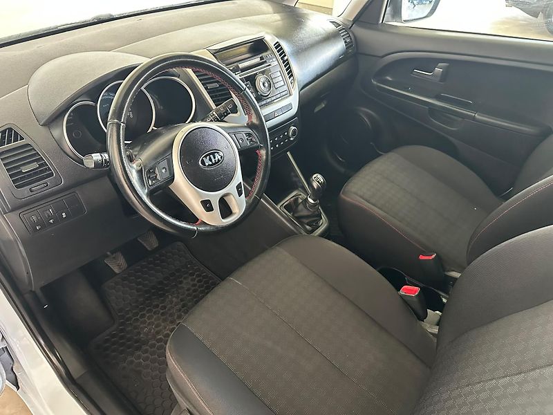 Kia Venga 1,4i 66kW, 1.majitel - fotka 7 z 17