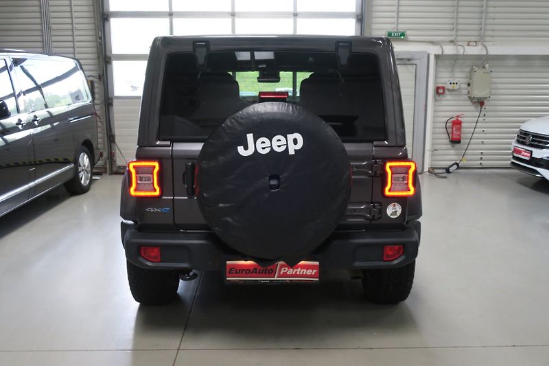 Jeep Wrangler (2022) 2.0 4xe PHEV Unlimited Sahara - fotka 3 z 50