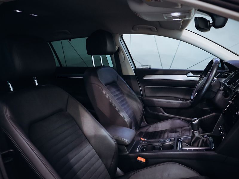 Volkswagen Passat Variant 1.5 TSI Highline Variant - fotka 14 z 28