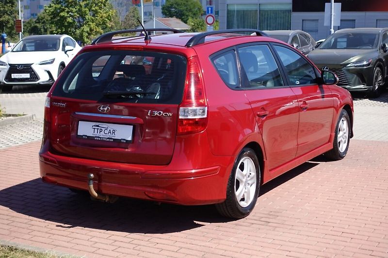 Hyundai i30 1,4i 80kW M/T - fotka 4 z 23