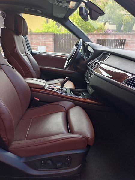 BMW X5 (2010) M-packet - fotka 23 z 28