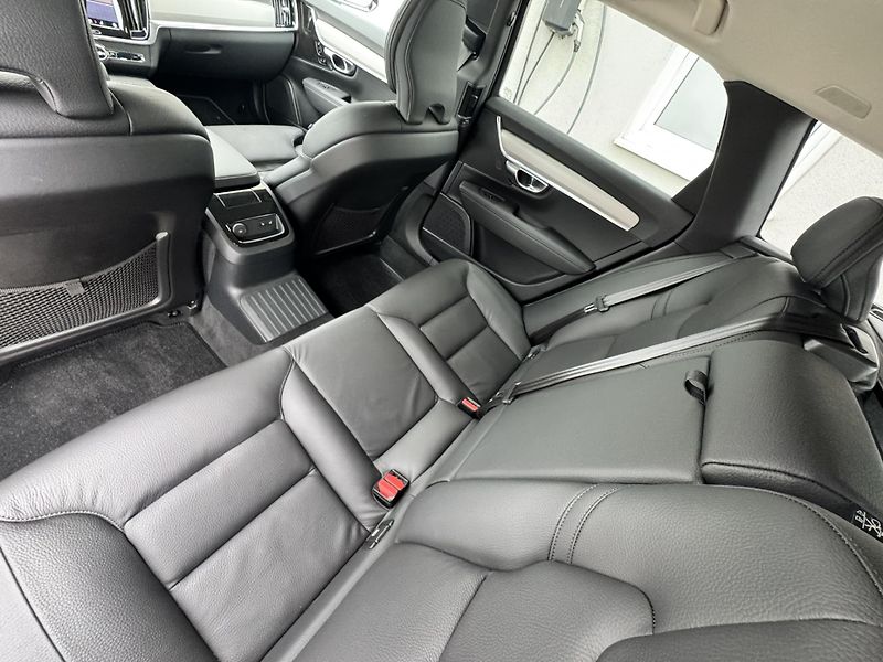 Volvo V90 T6 AWD PLUS DARK // 360 // TZ  - fotka 20 z 50