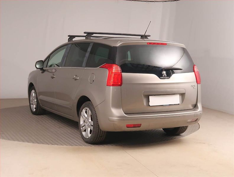 Peugeot 5008 (2014) Active Pack 1.6 HDi, Automat - fotka 4 z 16