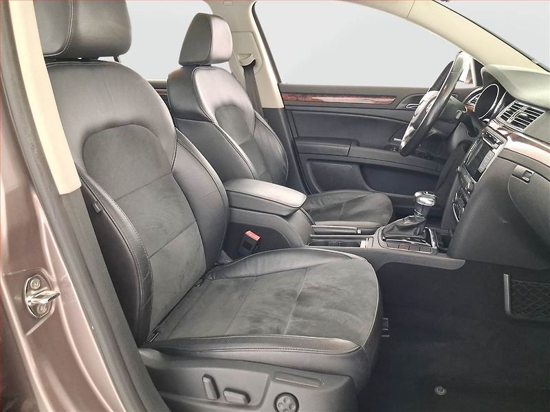 Škoda Superb (2011) Elegance 2.0 TSI, Automat - fotka 9 z 21