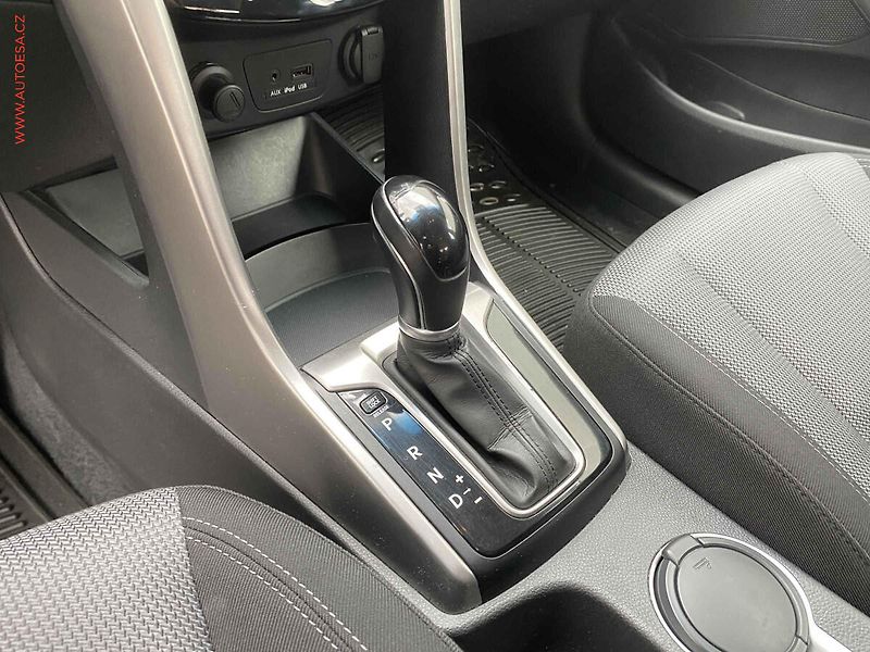 Hyundai i30 (2014) 1.6i, ČR, AT, temp. - fotka 16 z 17