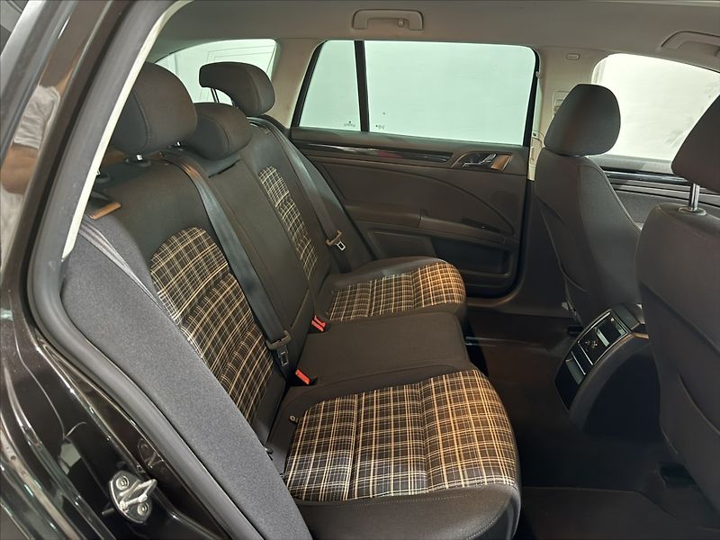 Škoda Superb 2,0   TDI 4X4 125KW ELEGANCE - fotka 22 z 31