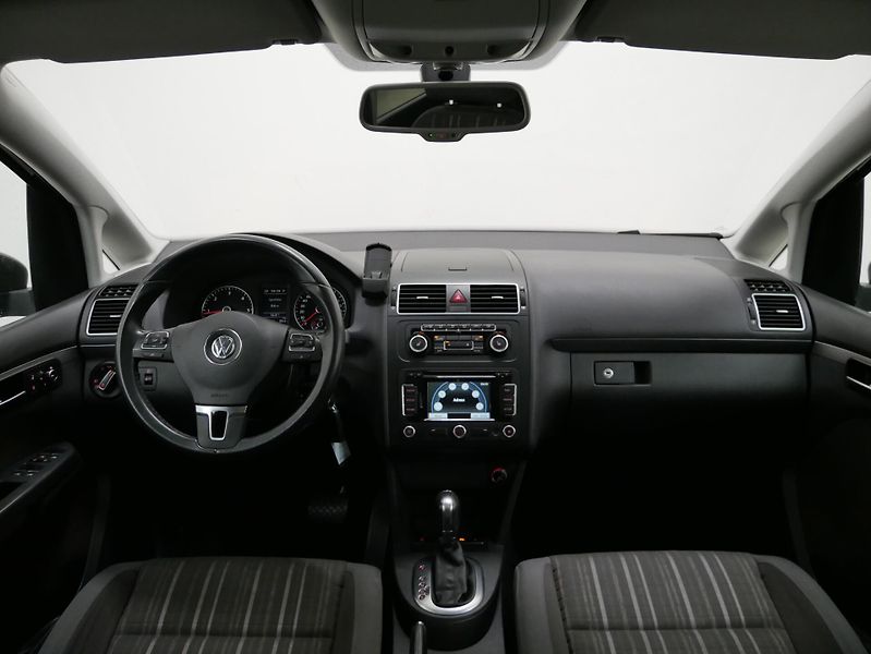 Volkswagen Touran - fotka 5 z 26