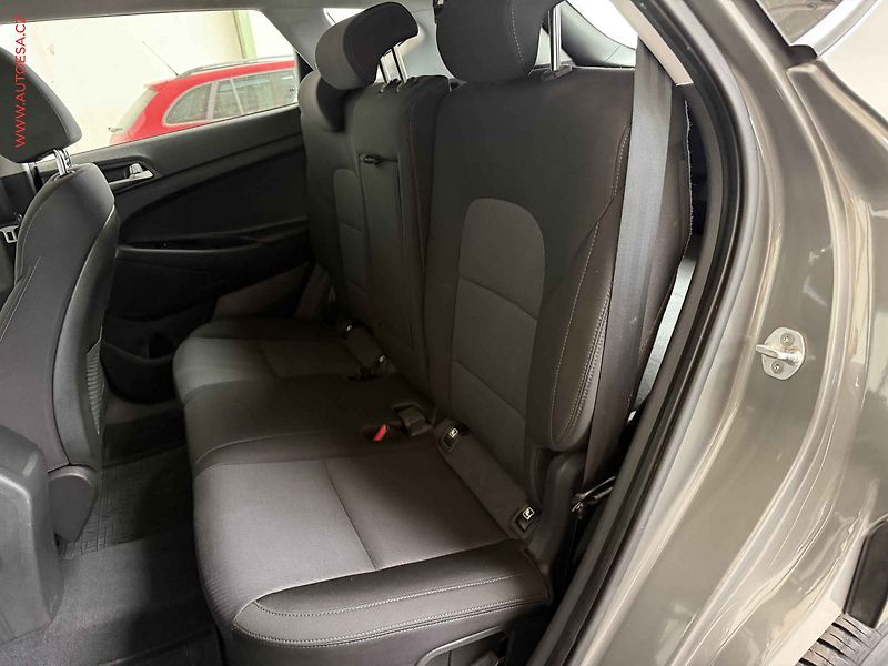 Hyundai Tucson (2019) 1.6 CRDi 4x4, 2.maj,ČR, AC - fotka 10 z 17