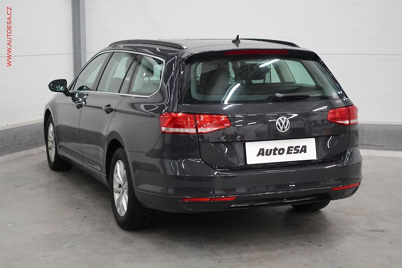Volkswagen Passat (2015) 2.0 TDi, Comfortline, panor - fotka 6 z 21