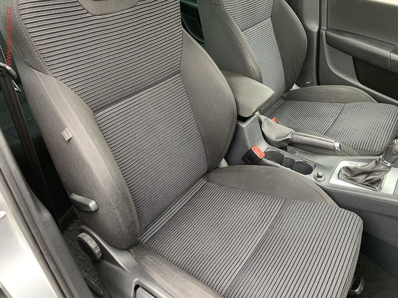 Škoda Octavia (2015) 1.6 TDi, ČR, DSG, panor - fotka 12 z 21