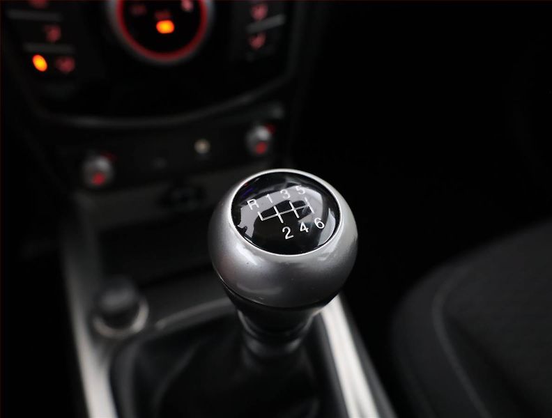 SsangYong Tivoli (2019) 1.6 e-XDi, 4X4, Serv.kniha - fotka 13 z 17
