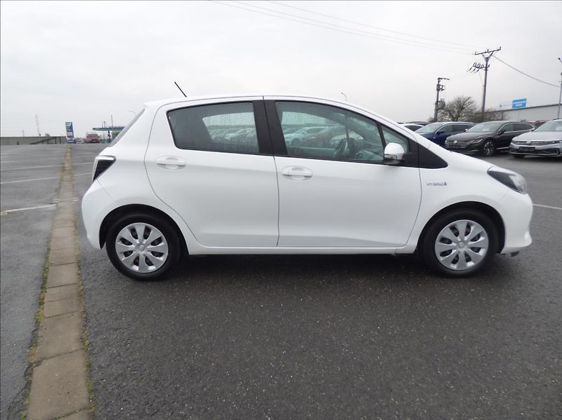 Toyota Yaris 1,5 Hybrid, Digi Klima, servis - fotka 2 z 60