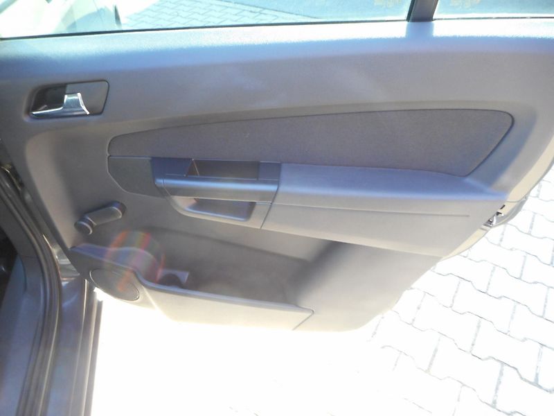 Opel Zafira (2014) 1,8 16v TEMPOMAT, KLIMA,7-míst - fotka 10 z 28