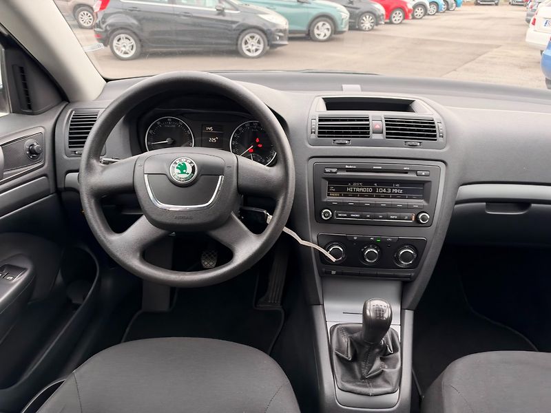 Škoda Octavia (2009) Ambition 1.6 MPi 75kW - fotka 18 z 35