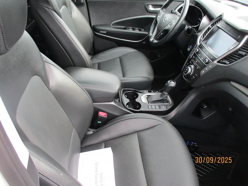 Hyundai Grand Santa Fe (2017) 2,2 CRDi AWD/ 4x4 - fotka 6 z 14