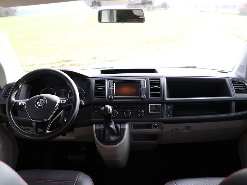 Volkswagen Caravelle 2,0 TDI 150kW DSG 8Míst Comfor - fotka 18 z 25
