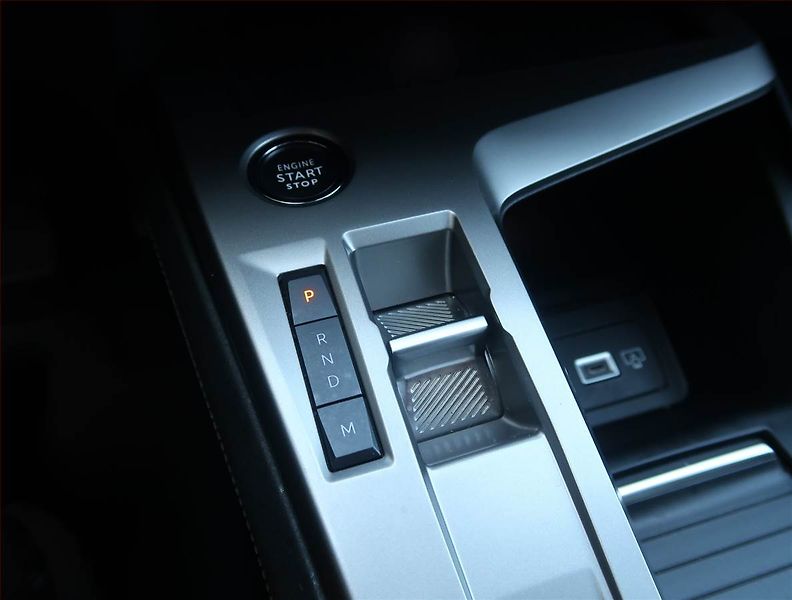 Peugeot 408 (2024) 1.2 PureTech - fotka 13 z 22